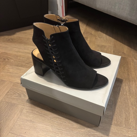 NWT Franco Sarto Hannah Black Zip Open Toe Open Back Booties Women's Size 10M - Picture 1 of 9